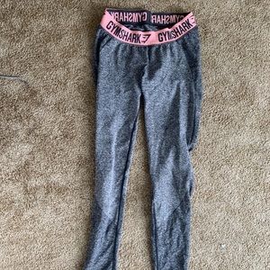Gym shark leggings
